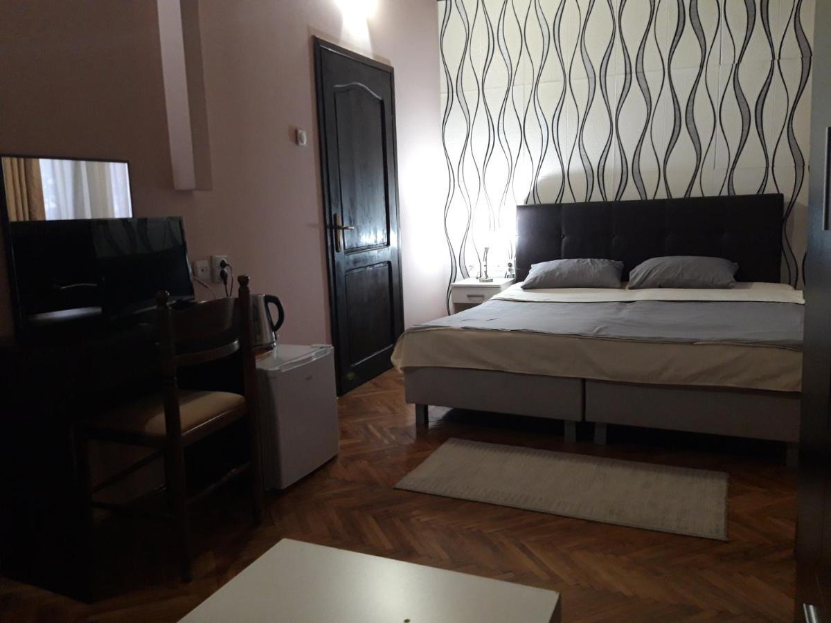 Vila Silia Skopje Exteriör bild